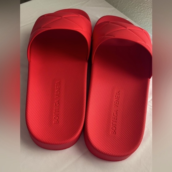 BOTTEGA VENETA The Slider Intrecciato Weave Tomato Red Rubber Men Sandals EU 43 main image 7